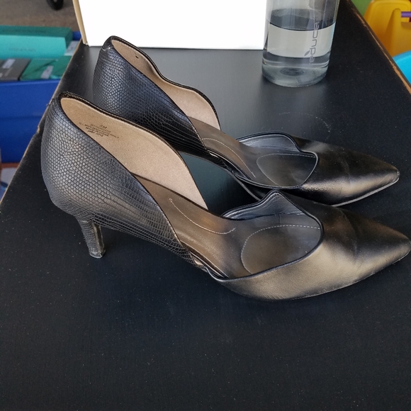 Women's Black Heels - Picture 3 of 3